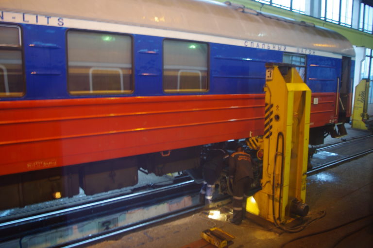 Russian and Chinese Trains: Very Different.